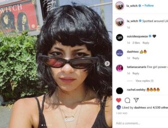 Селфі з білбордом, як символ остаточної й безповоротної перемоги над життям