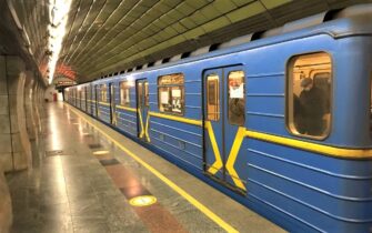 COVID-19 відняв у столичного метро 56% пасажирів за рік