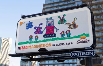 Дитячі малюнки стали зовнішньою рекламою в кампанії снеків