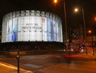 Найбільша реклама Xiaomi Mi 11 у світі