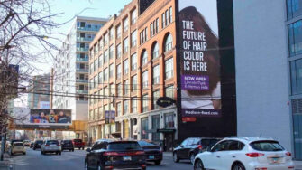 Американские D2C-бренды понемногу возвращаются в OOH-рекламу