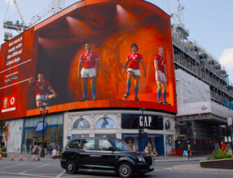 Наружная реклама осваивает третье измерение