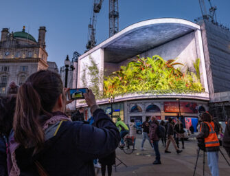 AR-проект документалиста Дэвида Аттенборо анонсирован трехмерной рекламой на «Огнях Пикадилли»