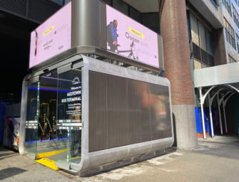 В Нью-Йорку новий різновид вуличних меблів — камери зберігання велосипедів