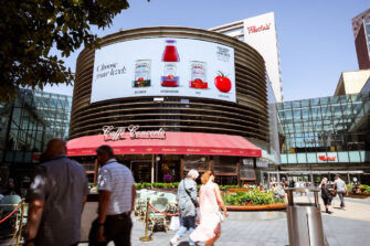 Heinz в рекламі консервів заявляє, що він томатний розробник. Ну, майже